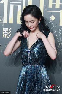 少妇弯腰走光在线视频,少妇弯腰惊现私密瞬间